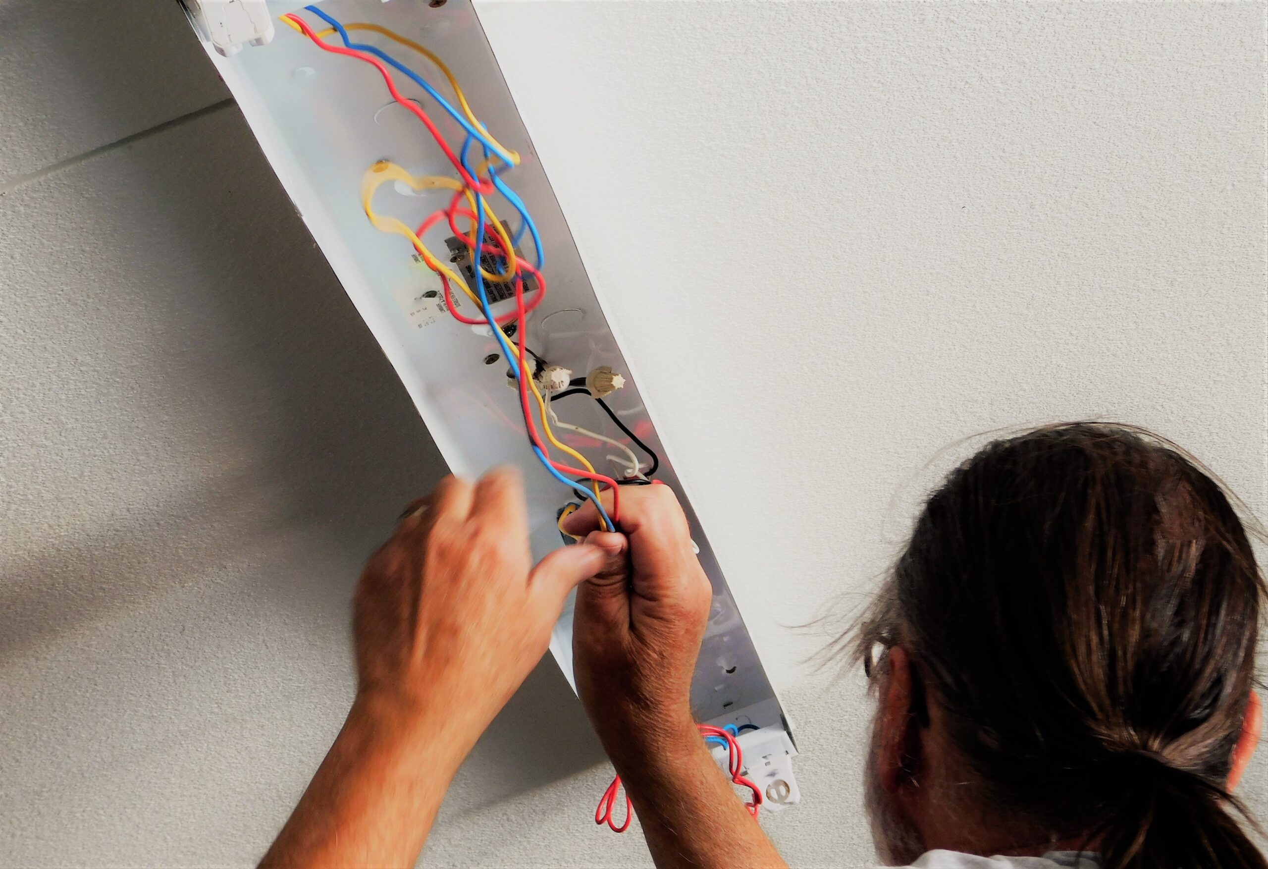 5 Common DIY Electrical Mistakes Homeowners Make